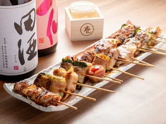 豚のバラ肉を巻いて焼き上げた名物料理『肉巻き串』各種