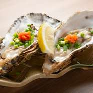 宮城県産の生牡蠣。プリプリッと濃厚な味わいが特徴です。そのまま、またはポン酢やレモン汁でもどうぞ。