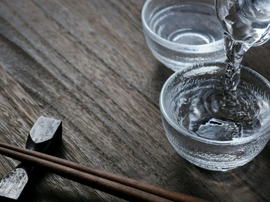 料理に合わせた日本酒でほろ酔い。