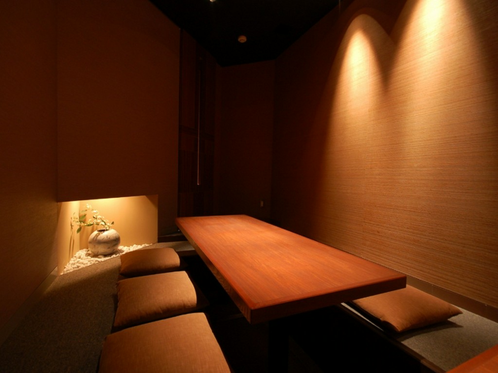 全席　扉、壁に仕切られた完全個室のお店です。