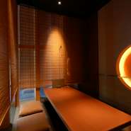 落ち着いた個室空間で恋人とふたりきり