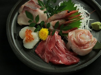 お刺身盛り合わせ