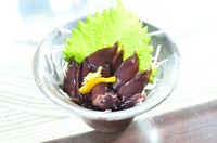 ほたるいかを新鮮なまま醤油に漬け込んだ珍味。日本酒に合わせてどうぞ。