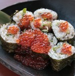 たっぷりの具材を丁寧に巻き上げました。締めにもお酒にも会う逸品。
追加770円でいくら乗せも致します。