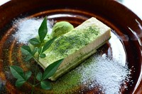 京都老舗のこだわり豆乳を使用した、ほんのりとした甘さのティラミスです。抹茶のアイスと一緒にどうぞ。

