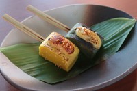 よもぎと粟の2種類の生麩、もっちりとした歯応えと、香りの良い柚子味噌の味をお楽しみ下さい。