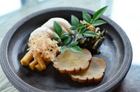 日本各地の美味しいお漬物を取り寄せ、季節の替わりで盛り合わせに致します。