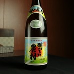 芋焼酎にはワインのヌーヴォーのように、サツマイモの旬な風味を味わう新焼酎があります。収穫されたばかりのサツマイモで仕込む新焼酎は、香りも味もパワフルで新鮮な驚きがあります。
