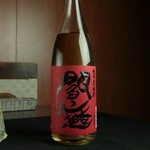 ［2010～2016年　7年連続モンドセレクション最高金賞受賞］
樽熟成で飲みやすいタイプ。