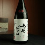 「鳳凰美田」は、華やかな香りとしっかりとした旨みが特徴ですが、イメージとしては容姿と資質の両面を備えて、内面から発する華やかさと優しさがあるような、“女性のような酒”をイメージしている。