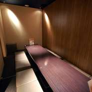 10～18人個室2部屋完備♪シンプルモダンなお席は他のお客様が気にならない