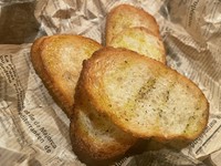 焼きたてのバケット、アヒージョとセットでどうぞ！！