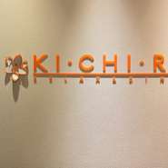 ロマンティックな大人のデートに活用したいカップルシートや、周囲を気にすることなく楽しめるプライベートな個室席まで、さまざまな席を用意。サプライズの演出にも対応し、記念日利用にも活躍する一軒です。