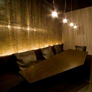 ラグジュアリーかつ落ち着いた、デザイナーズマンションのような空間が自慢の【KICHIRI茶屋町阪急駅前】。女性が寛げる空間は、デートや女子会等のプライベート利用にもぴったり。お洒落にお食事を楽しんで。