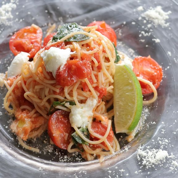 フレッシュモッツァレラの冷製カッペリーニ