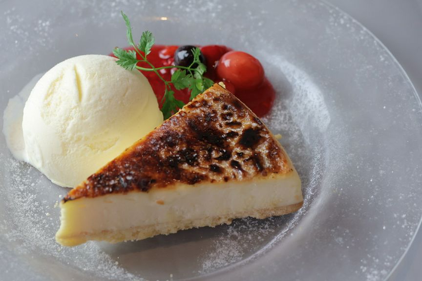 ブリュレチーズケーキ　バニラアイス添え