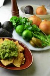 濃厚なアボカド、ハラペーニョ、ライム、各種スパイスでメキシカンテイストで仕上げた総料理長イチオシのサラダです