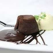 フォンダンショコラ　バニラアイス添え