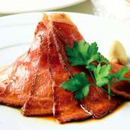 豪州黒牛の上質なお肉で作ったローストビーフを贅沢にランチで！