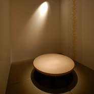 円卓のお席でお連れ様の顔が見渡せるので、盛り上がること間違いなしのお席です。