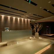 最大70名を収容できる大型個室や、合コンや女子会にもおすすめのクッション席等、さまざまなお席を用意。デートに大活躍のカップルシートのご用意もあり、多彩なシーンで活用できそうです。