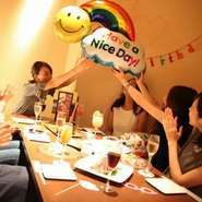 誕生日や結婚のお祝いなど、大切なご友人へのサプライズをお手伝いします。
デザートご注文時に、無料でメッセージプレートをお付けできます。
ご予約時にご要望をお聞かせください。