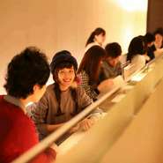 女性が喜ぶ雰囲気抜群なお席御座います。
普段のデートの中で、2人の距離もさらに縮まるかも。