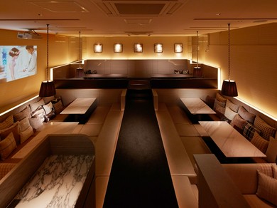 ゴージャスなラグジュアリーソファー席で過ごす、特別なひと時