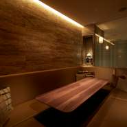 種類豊富なコース料理は、リーズナブルなお値段も嬉しい限り。いつもの仲間同士集まって、くつろぎ過ごす憩いのひと時を楽しんでみてはいかがでしょう。女性に嬉しいカクテルやスイーツを用意して出迎えてくれます。