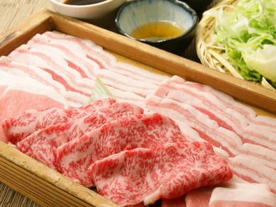 黒豚しゃぶしゃぶor水炊き餃子鍋、今宵はどちら？