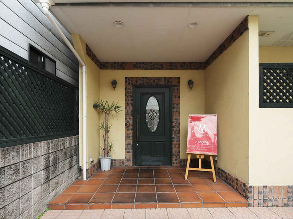 裏路地を一本入った場所に佇むイタリアンレストラン