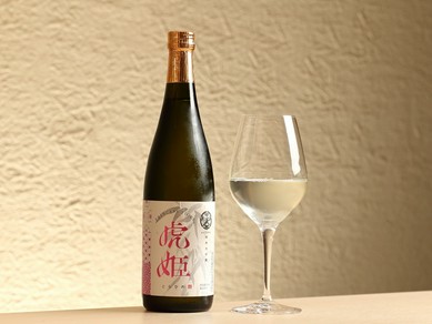 生肉＆焼肉ともに好相性。店オリジナルの日本酒「虎姫」が評判