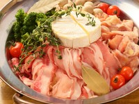とろ～りチーズがのったトマトチーズ鍋は冬限定で新登場
※2名様～、前日までのご予約となります。