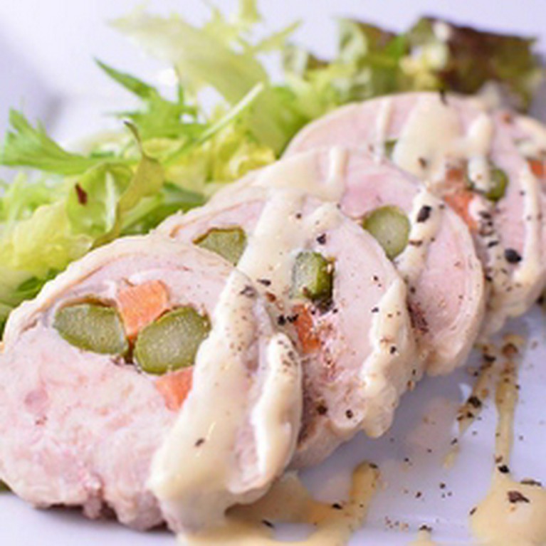 宮城県産森林鶏のガランティーヌ　ハニーマスタードソース