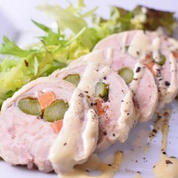 宮城県産森林鶏のガランティーヌ　ハニーマスタードソース