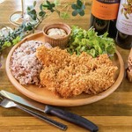 CURRY＋100円　選べるソース（オニオンスープ・オニオンデミグラスソース・和風粒マスタードソース・仙台味噌ソース）！