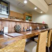 店内にはカウンター席を用意しているので、一人でも気兼ねなく過ごすことができます。