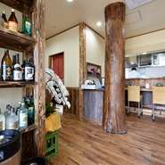 地元千葉県産の日本酒のみを常時25種ほど用意していて、さまざまな味を飲み比べることができます。3種の日本酒をお得に味わえる『利き酒』もオススメです。