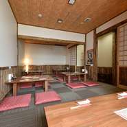 こちらには座敷も用意しているので、足を崩してリラックスできます。おいしい料理と居心地のよい雰囲気に会話も弾みそう。