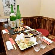 当店では、南房総の朝穫れの魚にこだわって仕入れています。毎日仕入れる新鮮な魚のよさを活かし、刺身や煮魚、塩焼きといった料理でお出ししています。地物の魚の旨さを存分に味わってください。