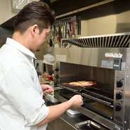 館山市にある【バーロックス】はこの店の系列店です。ウイスキーを中心としたバーはロックミュージックが流れていて、リラックスできる雰囲気。当店から100Mほどにありますので、ぜひ2軒目にいかがですか？