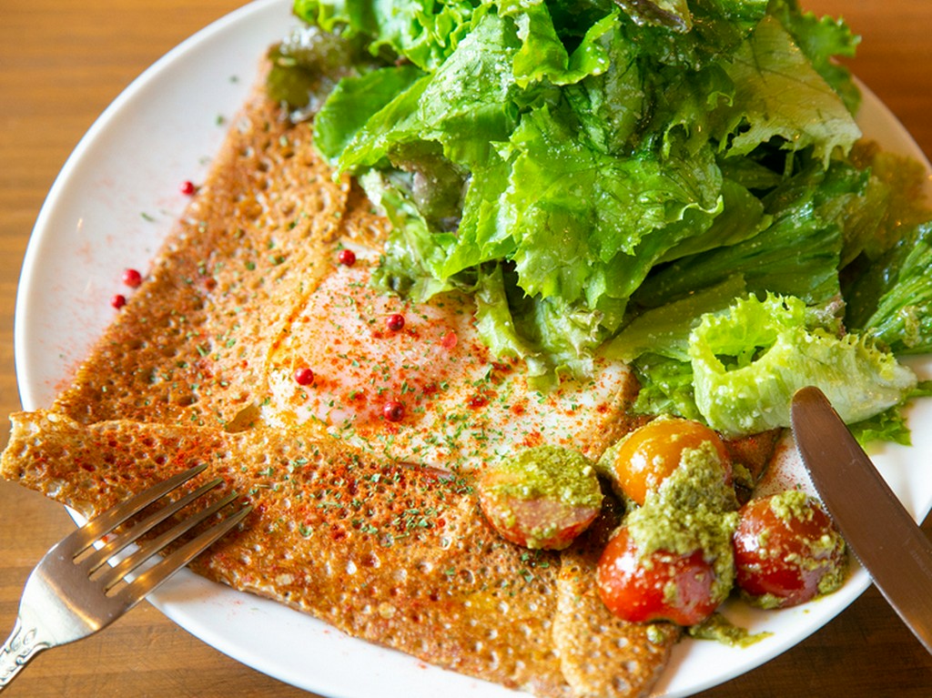 仏・ブルターニュ生まれの郷土料理『ガレット・コンプレット』