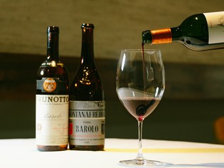 最もおいしく熟成されたワインを、ソムリエが選んでくれる
