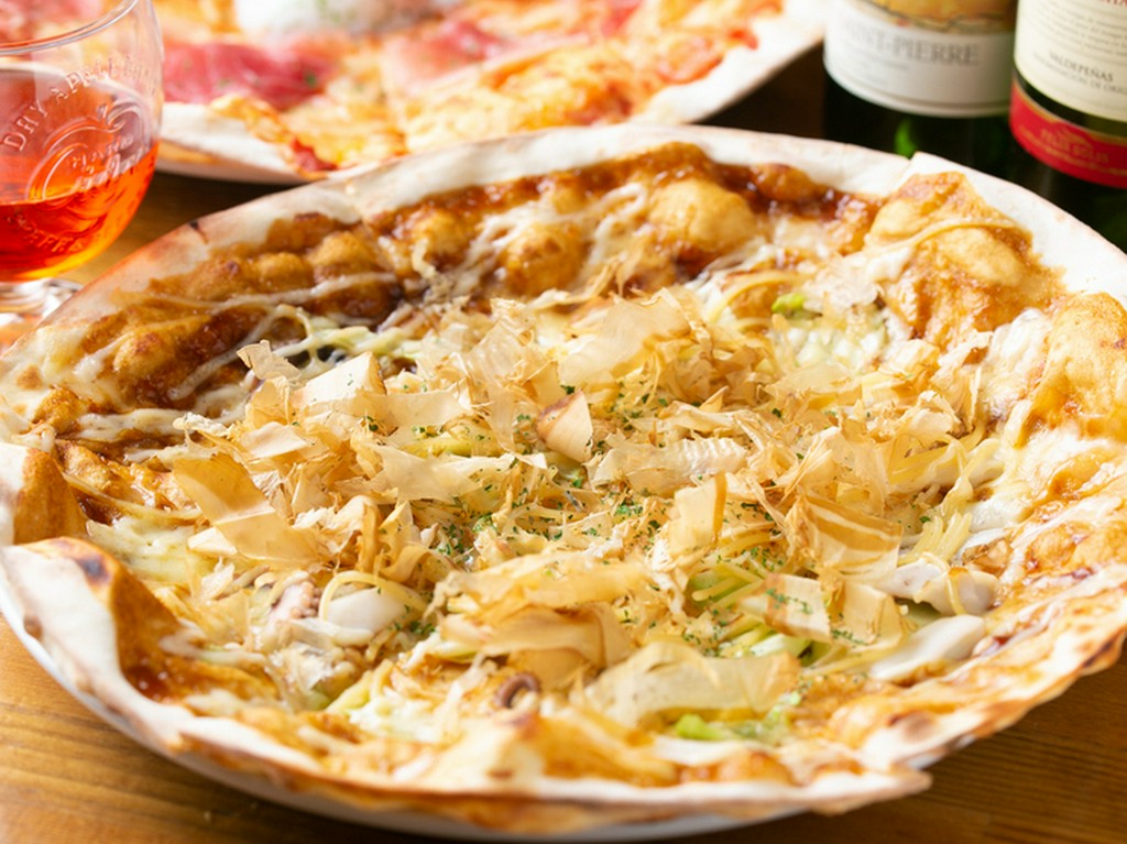 クリスピーピザの新星！　お好み焼きをイメージした和風な『下町スペシャル』