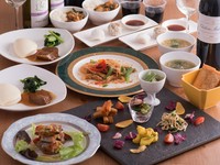 いろいろな中華料理を味わえる『コース料理』