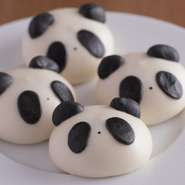 肉まんとあんまんの
二つの味があります
ちょっと顔が違います