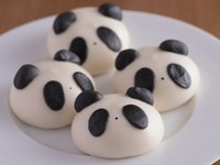 肉まんとあんまんの
二つの味があります
ちょっと顔が違います