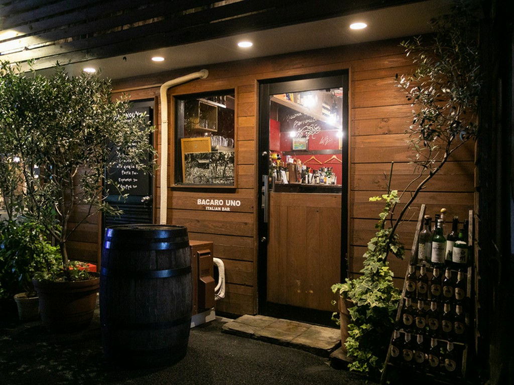 路地の入口にある隠れ家