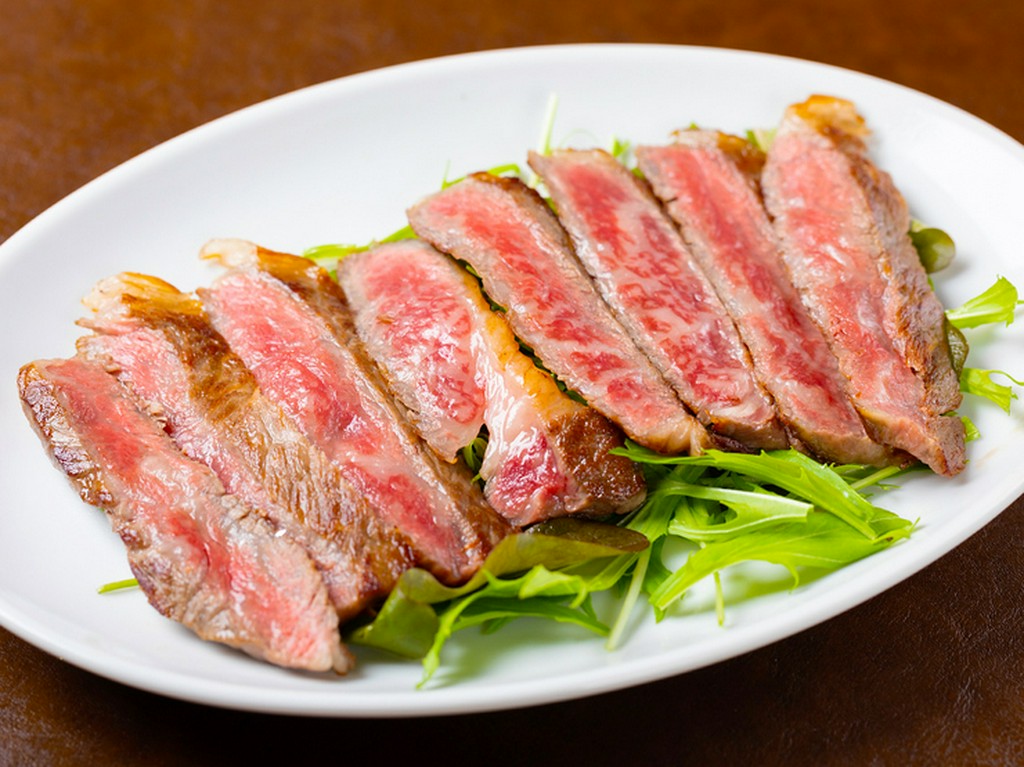 信頼できる業者から購入する牛肉はA4もしくはA5ランクで