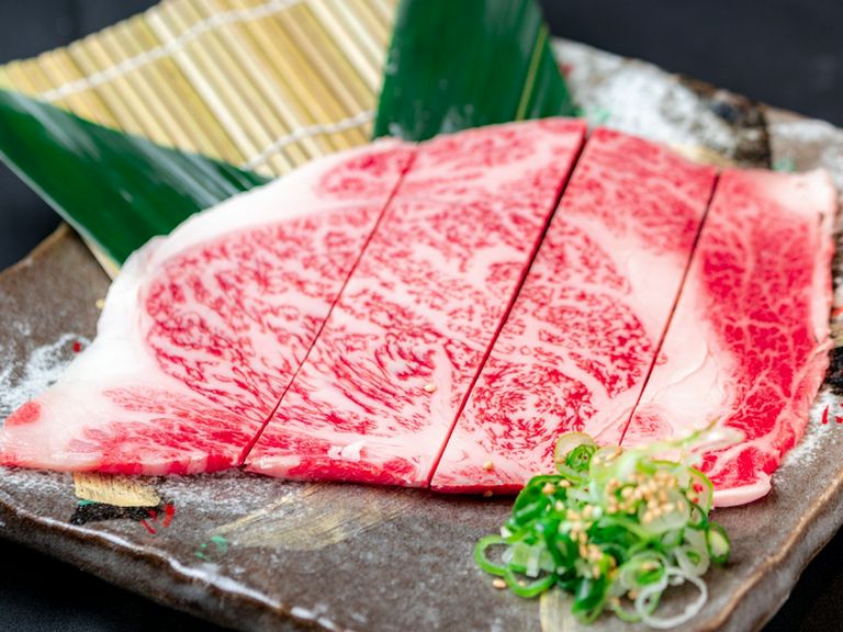 口中に美味しい肉汁が溢れる『特選ロース(噌・塩)』